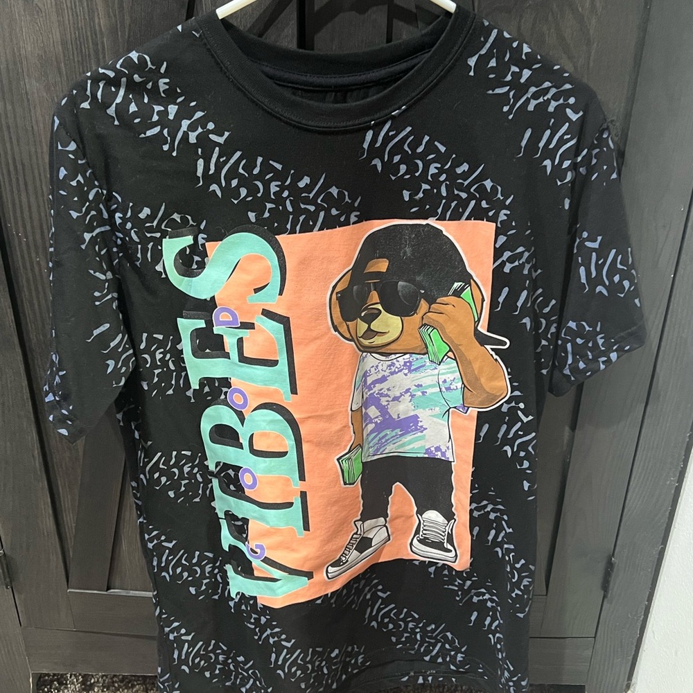 Stylish Black Graphic Tee with Bear Design